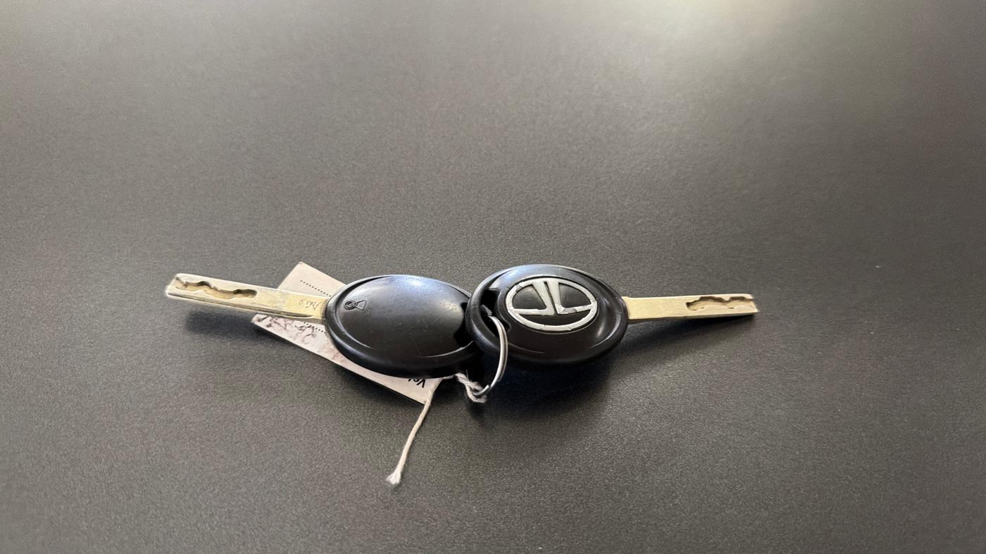 2022 Tata PUNCH PURE MT, Petrol, Manual, 84,154 km, Key Close Up