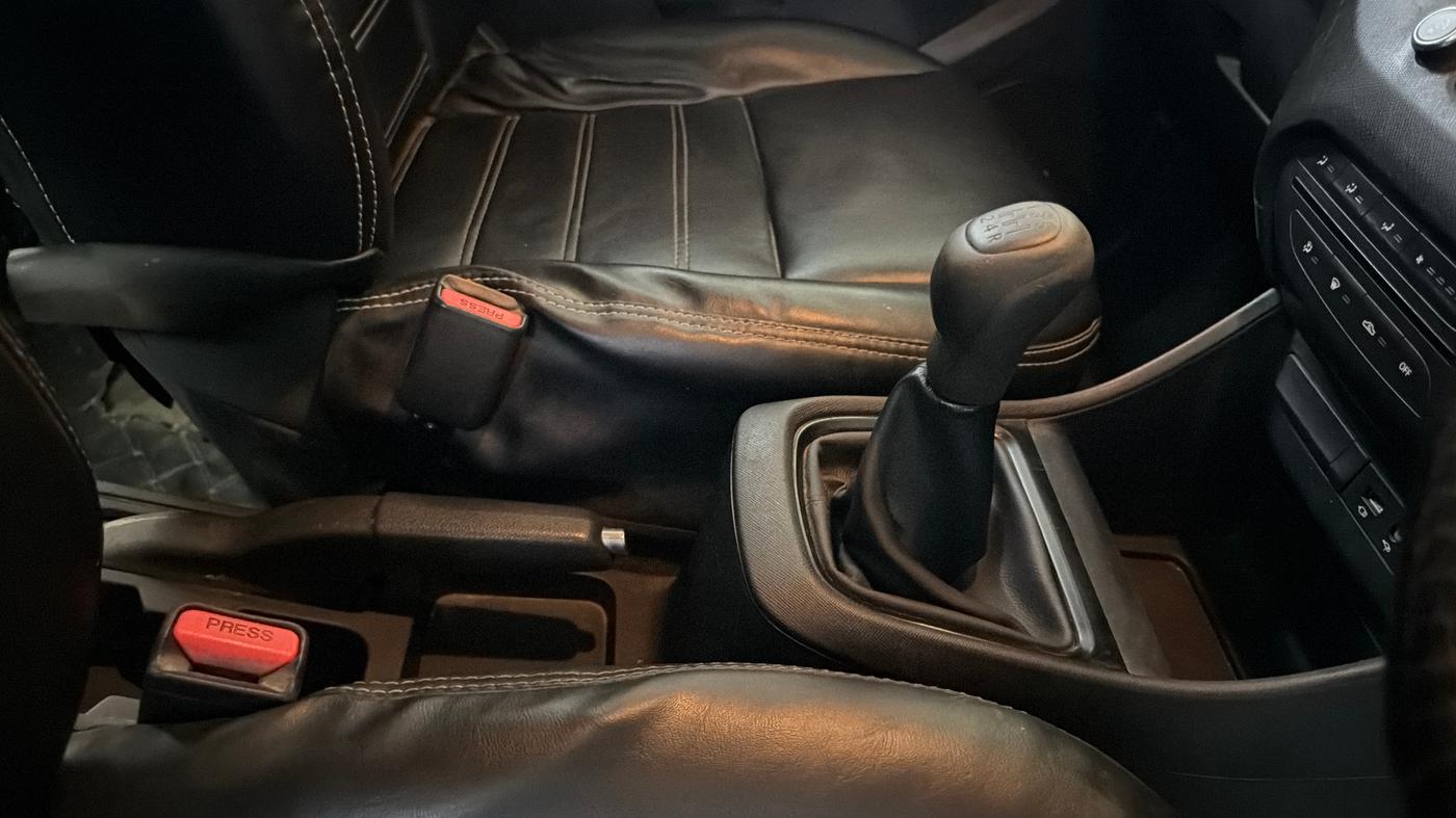 2022 Tata PUNCH PURE MT, Petrol, Manual, 84,154 km, Gear Lever