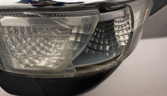 2017 Mahindra XUV500 W10 AT, Diesel, Automatic, 63,598 km, Right rear-view mirror - Indicator light has minor damage