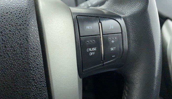 2017 Mahindra XUV500 W10 AT, Diesel, Automatic, 63,598 km, Adaptive Cruise Control