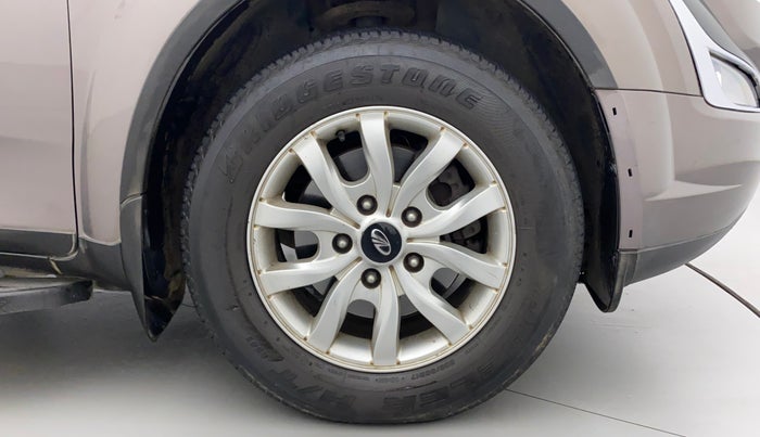 2017 Mahindra XUV500 W10 AT, Diesel, Automatic, 63,598 km, Right Front Wheel