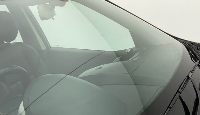 2017 Mahindra XUV500 W10 AT, Diesel, Automatic, 63,598 km, Front windshield - Minor spot on windshield