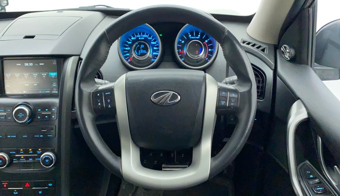 2017 Mahindra XUV500 W10 AT, Diesel, Automatic, 63,598 km, Steering Wheel Close Up