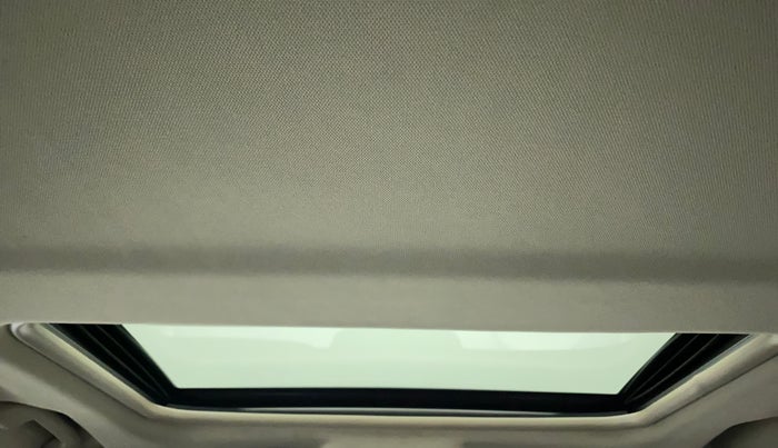 2017 Mahindra XUV500 W10 AT, Diesel, Automatic, 63,598 km, Moonroof/ Sunroof