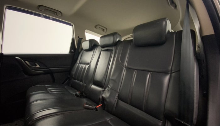 2017 Mahindra XUV500 W10 AT, Diesel, Automatic, 63,598 km, Right Side Rear Door Cabin