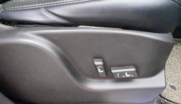2017 Mahindra XUV500 W10 AT, Diesel, Automatic, 63,598 km, Driver Side Adjustment Panel