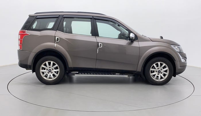 2017 Mahindra XUV500 W10 AT, Diesel, Automatic, 63,598 km, Right Side View