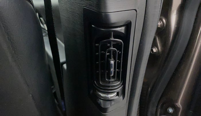 2017 Mahindra XUV500 W10 AT, Diesel, Automatic, 63,598 km, Rear AC Vents