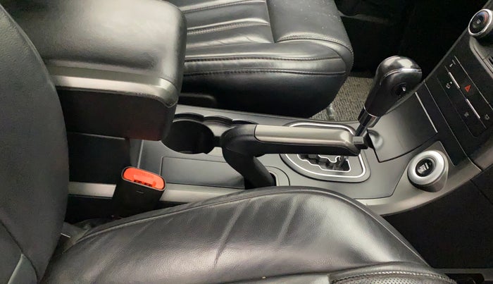 2017 Mahindra XUV500 W10 AT, Diesel, Automatic, 63,598 km, Gear lever - Hand brake lever cover torn