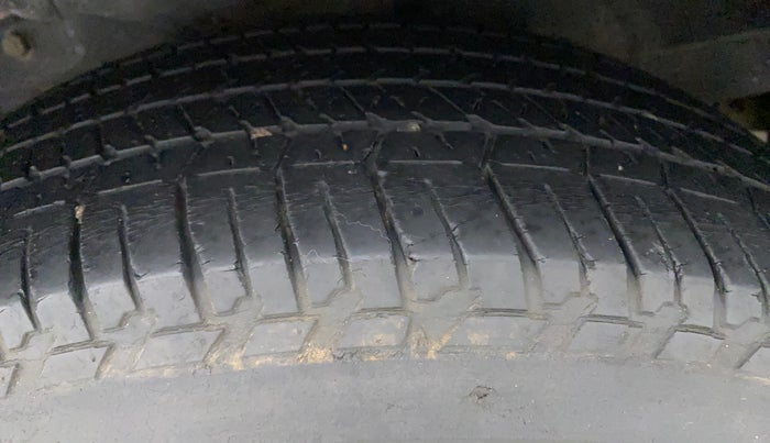 2017 Mahindra XUV500 W10 AT, Diesel, Automatic, 63,598 km, Right Rear Tyre Tread