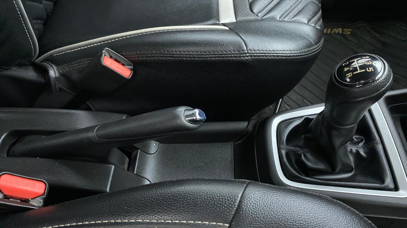 2019 Maruti Swift VXI D, Petrol, Manual, 21,390 km, Gear Lever