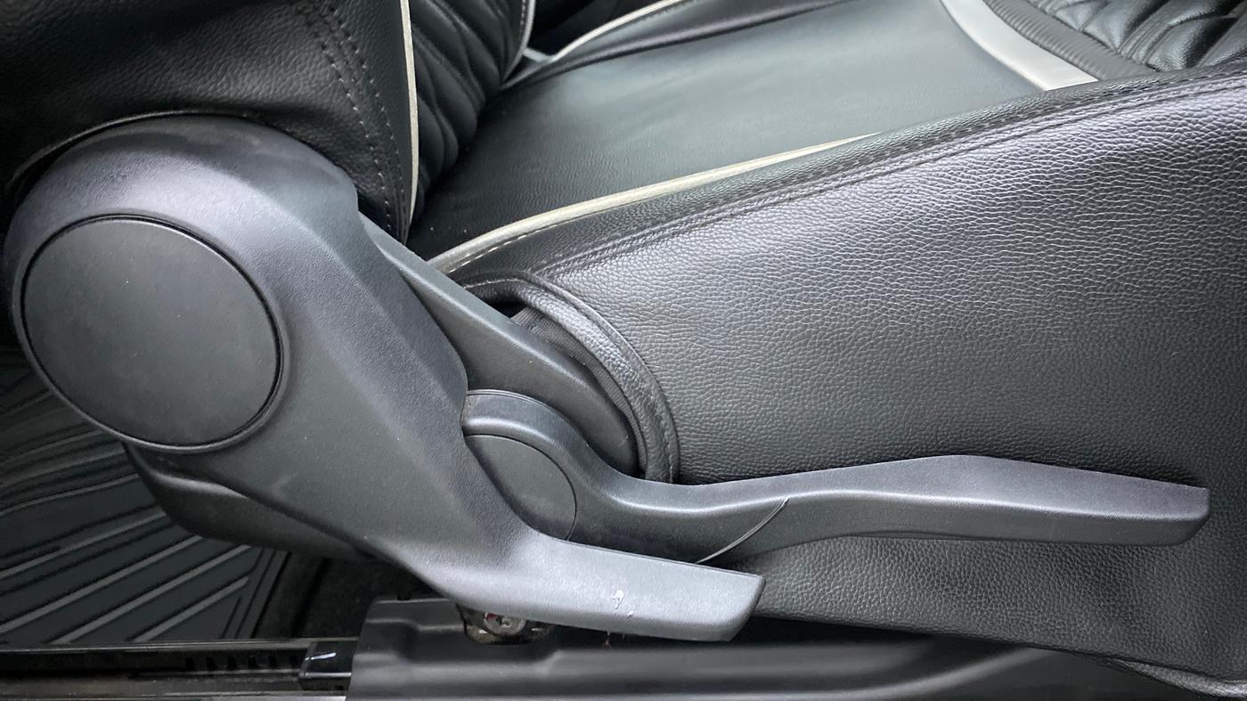 2019 Maruti Swift VXI D, Petrol, Manual, 21,390 km, Driver Side Adjustment Panel