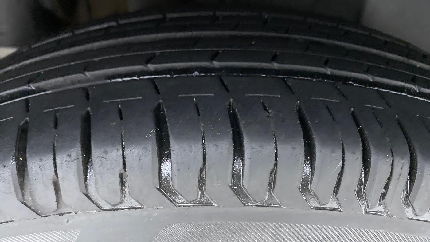 2019 Maruti Swift VXI D, Petrol, Manual, 21,390 km, Right Rear Tyre Tread