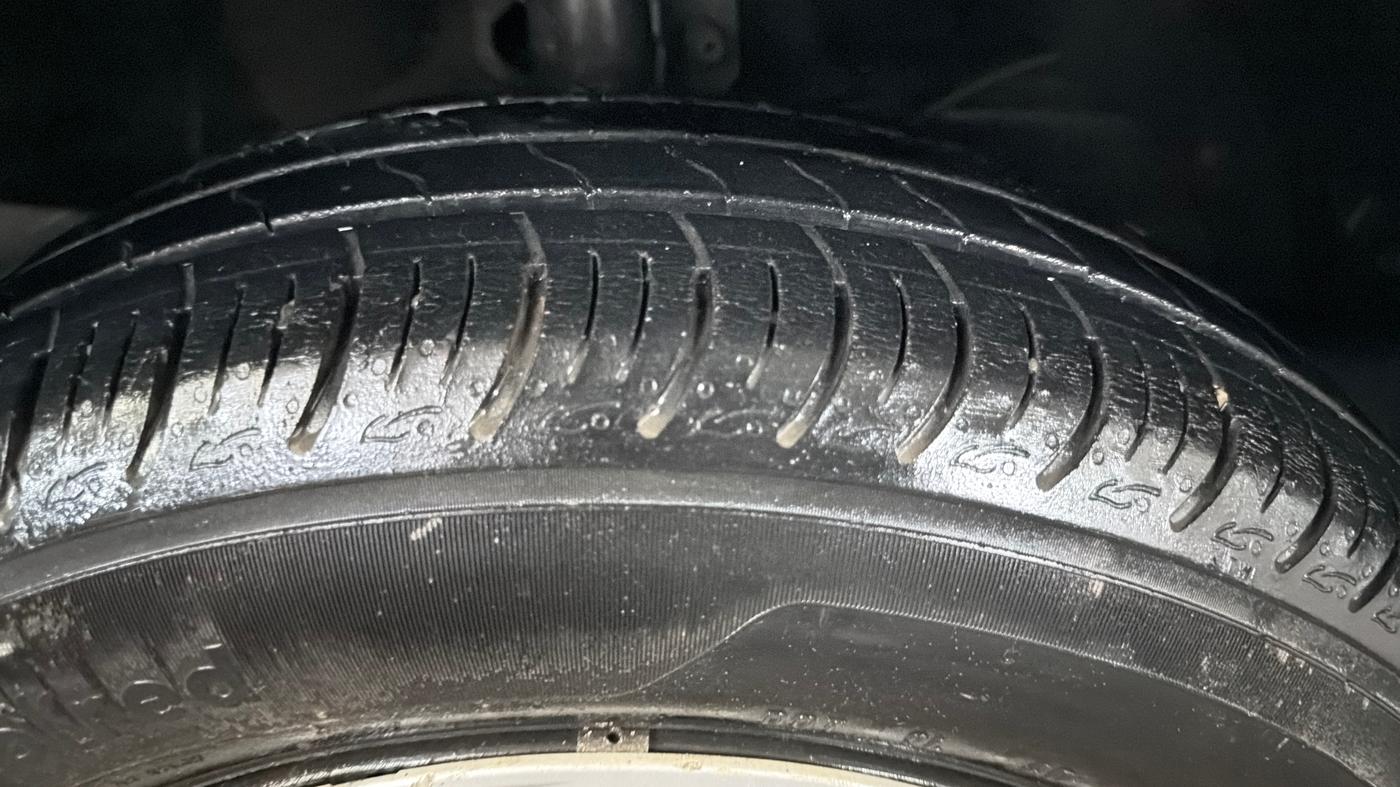 2016 Maruti Baleno DELTA PETROL 1.2, Petrol, Manual, 62,069 km, Right Front Tyre Tread