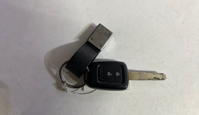 2020 Honda Amaze 1.2L I-VTEC S, Petrol, Manual, 1,02,456 km, Key Close Up