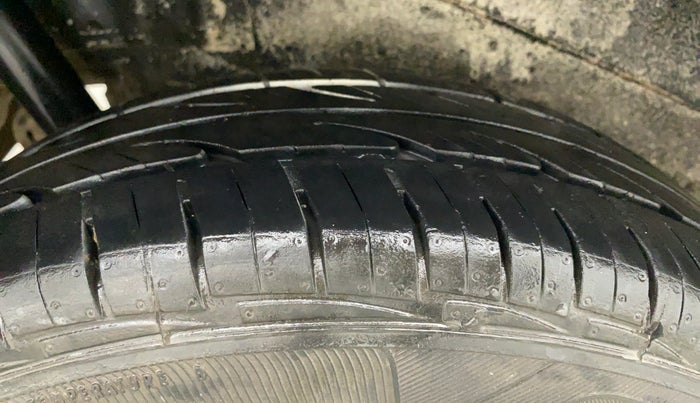2013 Maruti Wagon R 1.0 LXI, Petrol, Manual, 47,038 km, Right Rear Tyre Tread