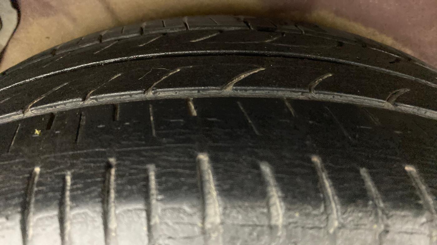 2015 Hyundai Verna FLUIDIC 1.6 VTVT S (O)  MT, Petrol, Manual, 35,406 km, Right Rear Tyre Tread