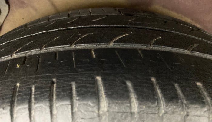 2015 Hyundai Verna FLUIDIC 1.6 VTVT S (O)  MT, Petrol, Manual, 35,406 km, Right Rear Tyre Tread