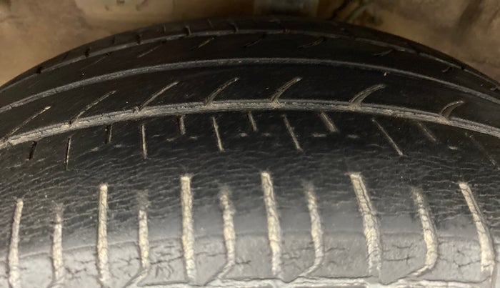 2015 Hyundai Verna FLUIDIC 1.6 VTVT S (O)  MT, Petrol, Manual, 35,406 km, Left Front Tyre Tread
