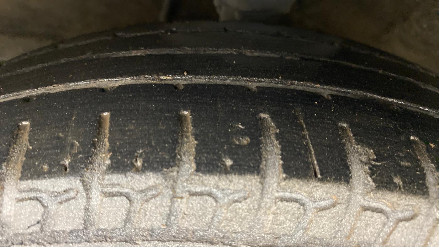 2011 Hyundai i10 MAGNA 1.2 KAPPA2, Petrol, Manual, 46,442 km, Left Front Tyre Tread