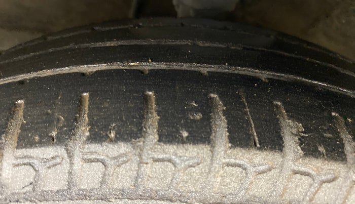 2011 Hyundai i10 MAGNA 1.2 KAPPA2, Petrol, Manual, 46,442 km, Left Front Tyre Tread