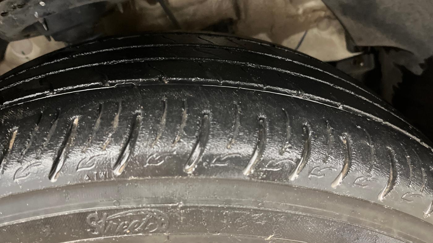 2021 Mahindra XUV300 W8 1.2 PETROL, Petrol, Manual, 52,717 km, Right Front Tyre Tread