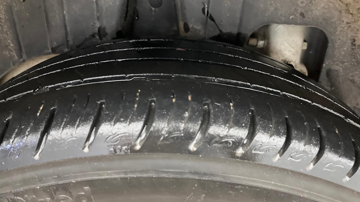 2021 Mahindra XUV300 W8 1.2 PETROL, Petrol, Manual, 52,717 km, Right Rear Tyre Tread