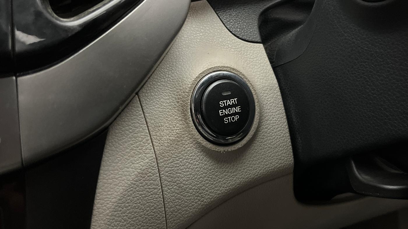 2021 Mahindra XUV300 W8 1.2 PETROL, Petrol, Manual, 52,717 km, Keyless Start/ Stop Button