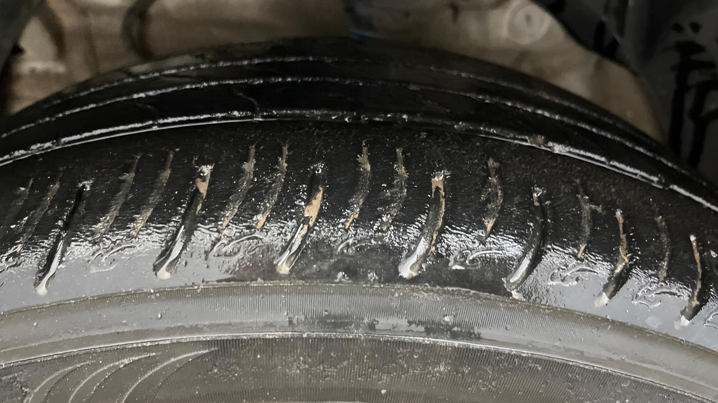 2021 Mahindra XUV300 W8 1.2 PETROL, Petrol, Manual, 52,717 km, Left Front Tyre Tread