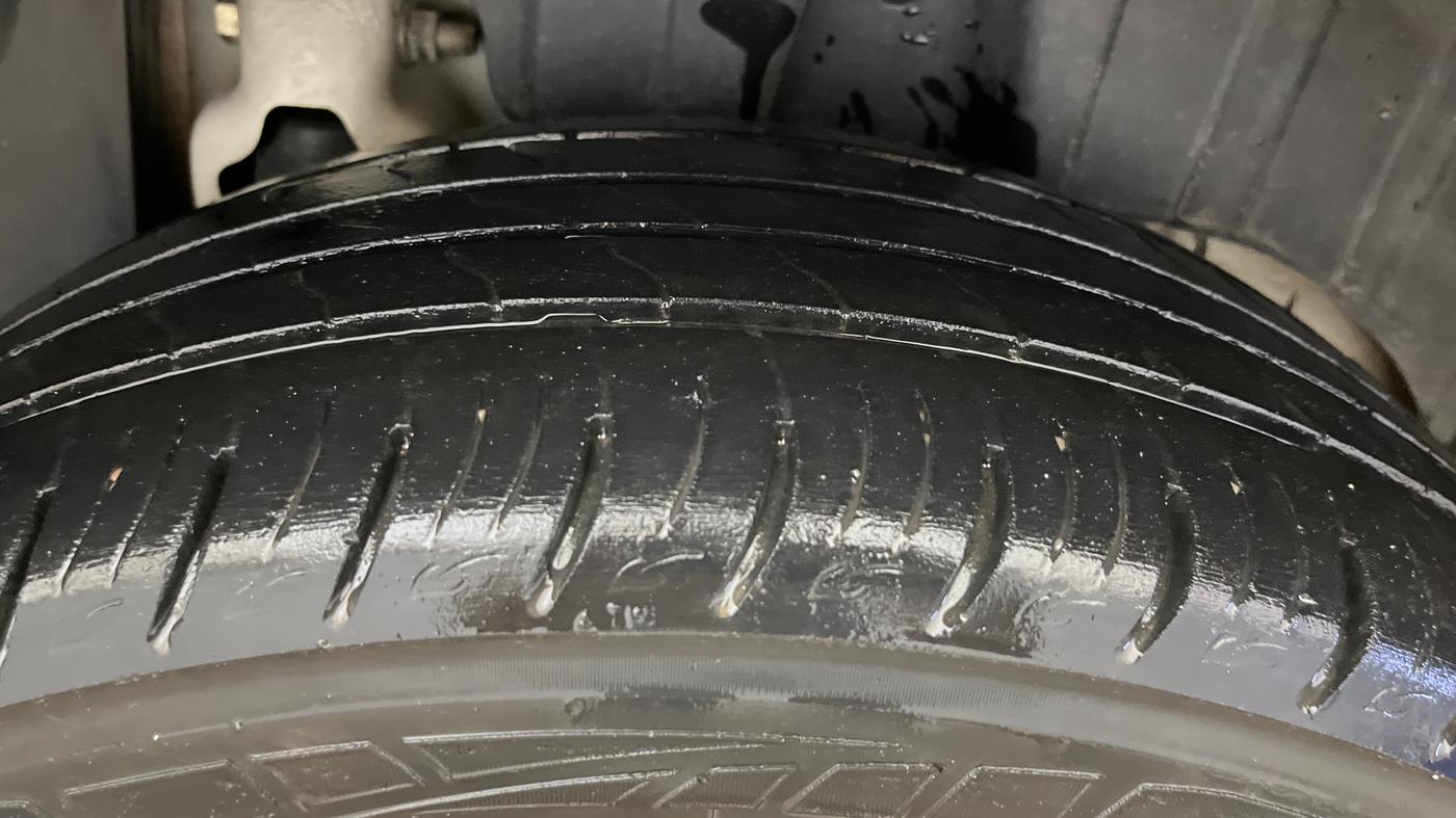 2021 Mahindra XUV300 W8 1.2 PETROL, Petrol, Manual, 52,717 km, Left Rear Tyre Tread