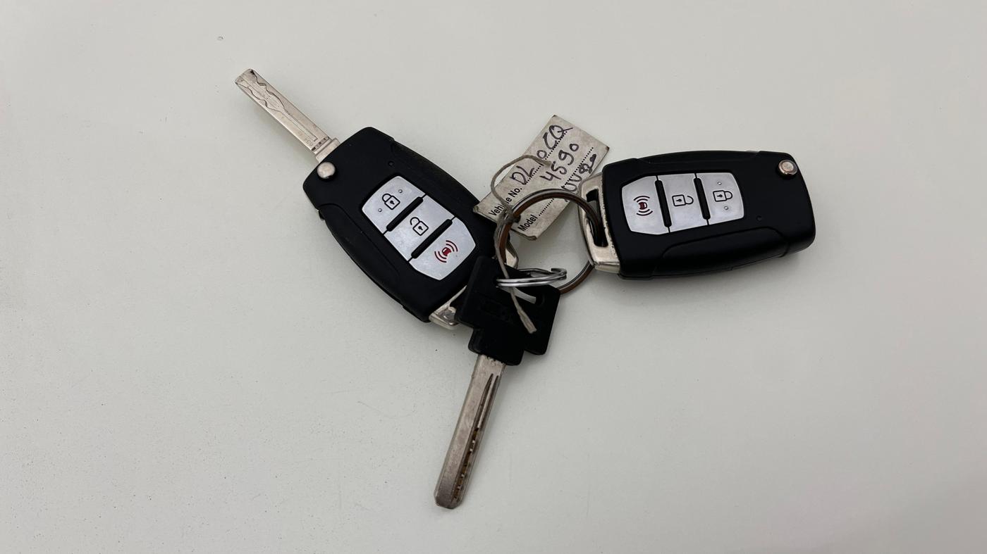 2021 Mahindra XUV300 W8 1.2 PETROL, Petrol, Manual, 52,717 km, Key Close Up