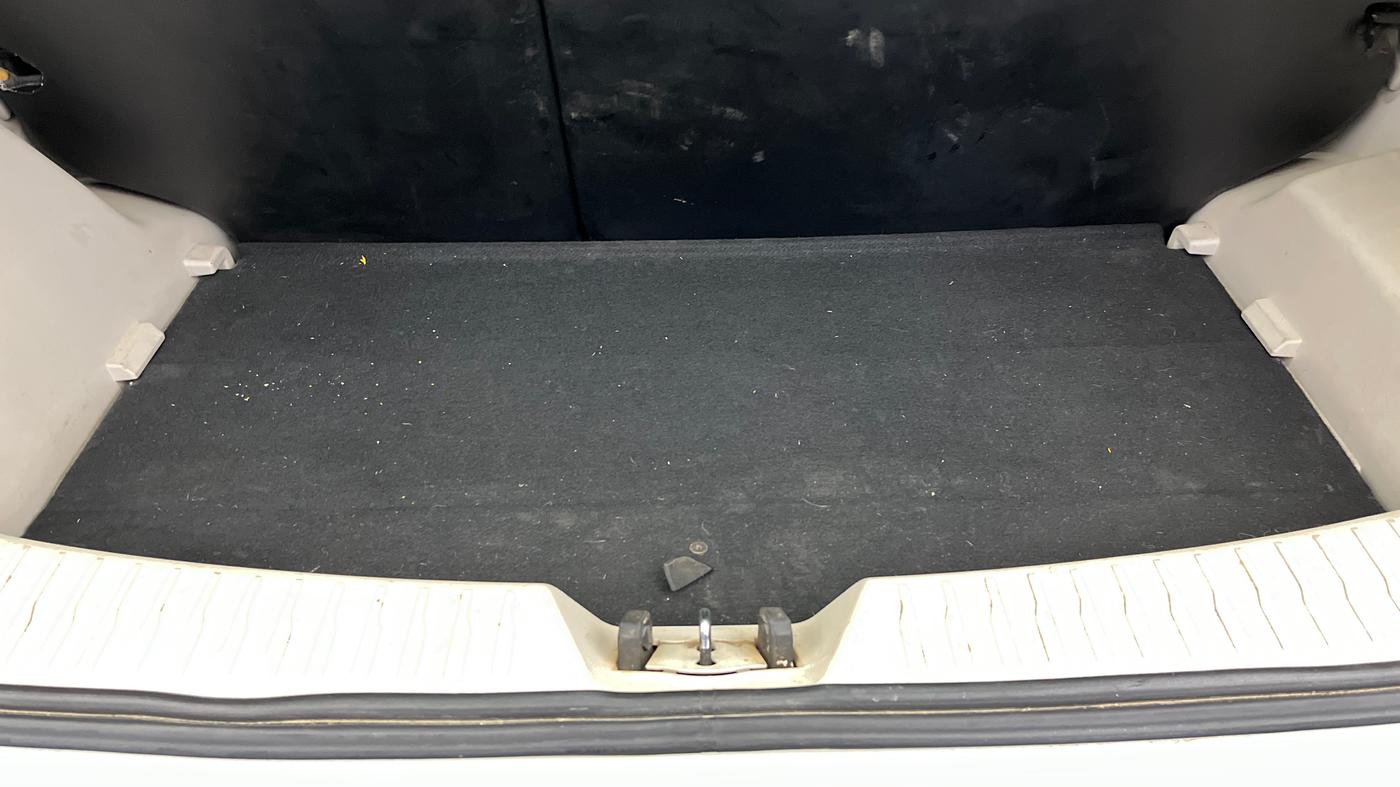 2021 Mahindra XUV300 W8 1.2 PETROL, Petrol, Manual, 52,717 km, Boot Inside