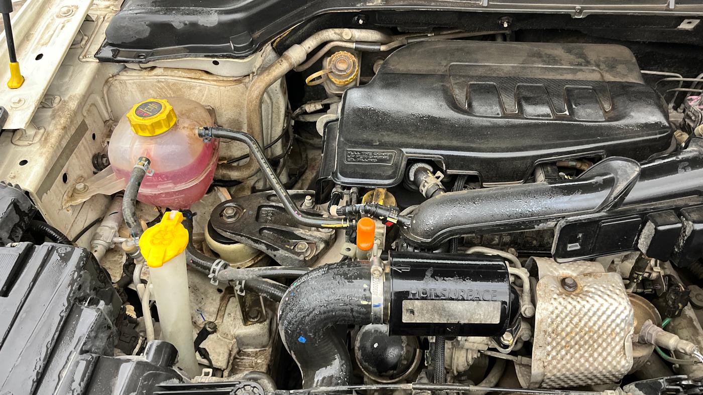 2021 Mahindra XUV300 W8 1.2 PETROL, Petrol, Manual, 52,717 km, Engine View - Right