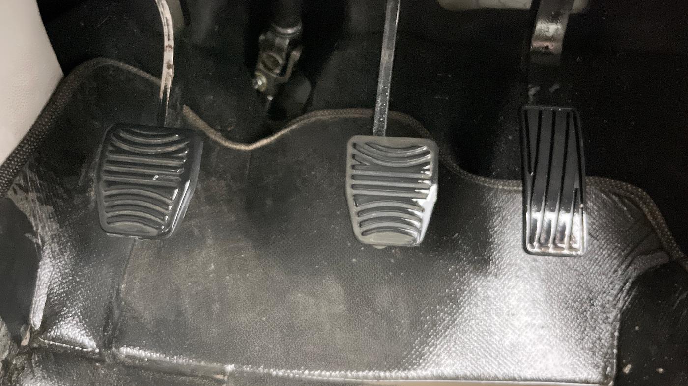 2021 Mahindra XUV300 W8 1.2 PETROL, Petrol, Manual, 52,717 km, Pedals