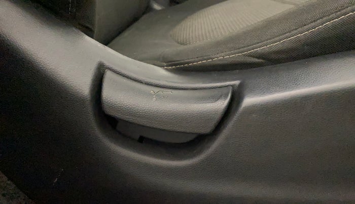 2017 Hyundai Creta E PLUS 1.6 PETROL, Petrol, Manual, 72,550 km, Driver Side Adjustment Panel