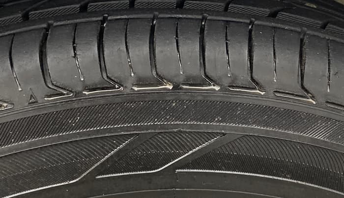 2018 Maruti Eeco 5 STR WITH A/C+HTR, Petrol, Manual, 38,080 km, Right Front Tyre Tread