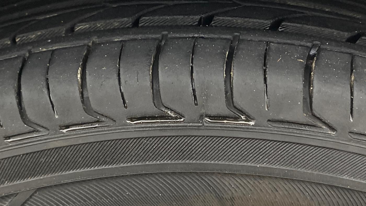 2018 Maruti Eeco 5 STR WITH A/C+HTR, Petrol, Manual, 38,080 km, Left Front Tyre Tread