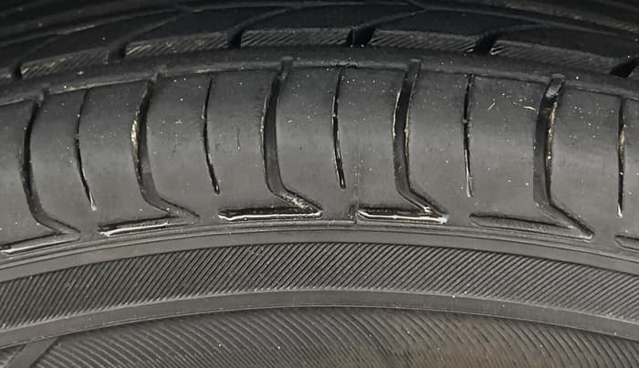 2018 Maruti Eeco 5 STR WITH A/C+HTR, Petrol, Manual, 38,080 km, Left Front Tyre Tread