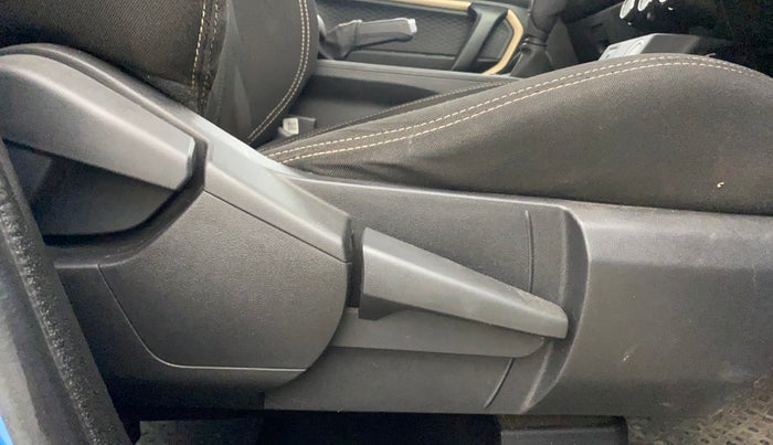 2021 Renault Kiger RXT AMT, Petrol, Automatic, 40,204 km, Driver Side Adjustment Panel