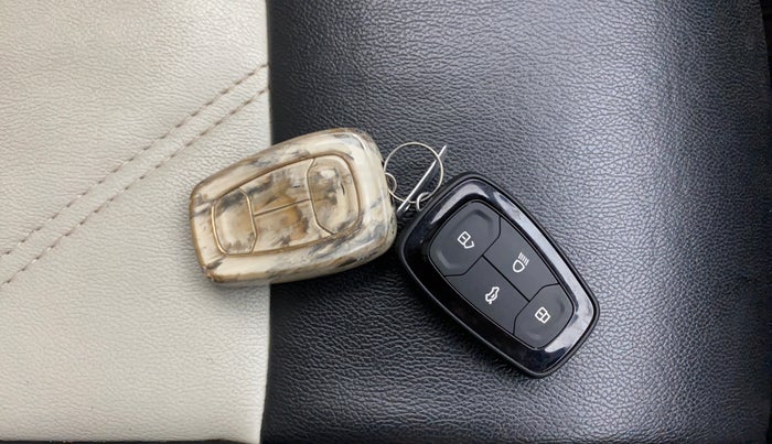 2022 Tata PUNCH ACCOMPLISHED MT, Petrol, Manual, 39,968 km, Key Close Up