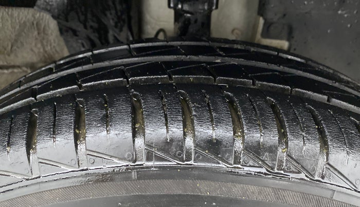 2020 Renault Kwid RXT 1.0 AMT (O), Petrol, Automatic, 9,556 km, Right Front Tyre Tread