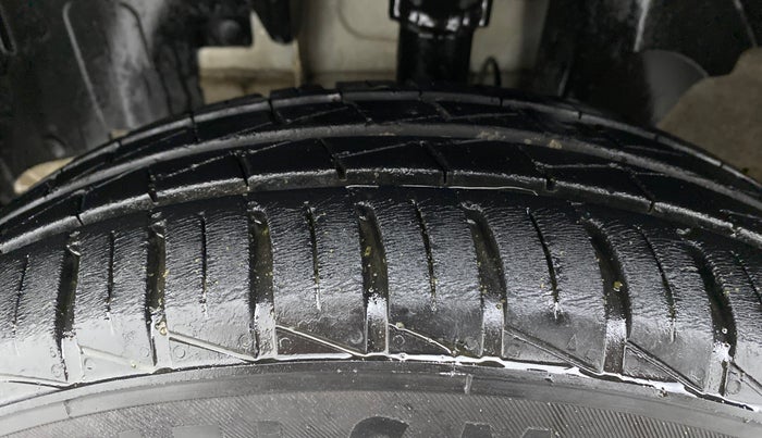 2020 Renault Kwid RXT 1.0 AMT (O), Petrol, Automatic, 9,556 km, Left Front Tyre Tread