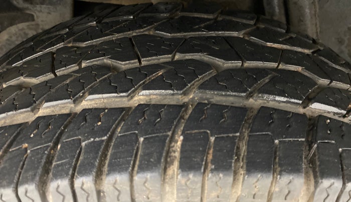 2013 Renault Duster 85 PS RXL, Diesel, Manual, 80,518 km, Right Rear Tyre Tread