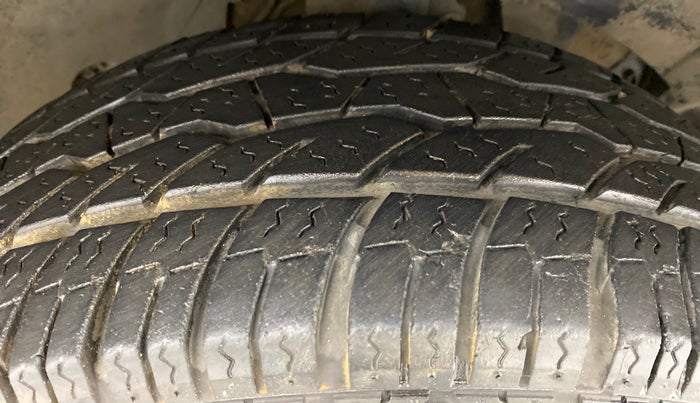 2013 Renault Duster 85 PS RXL, Diesel, Manual, 80,518 km, Right Front Tyre Tread