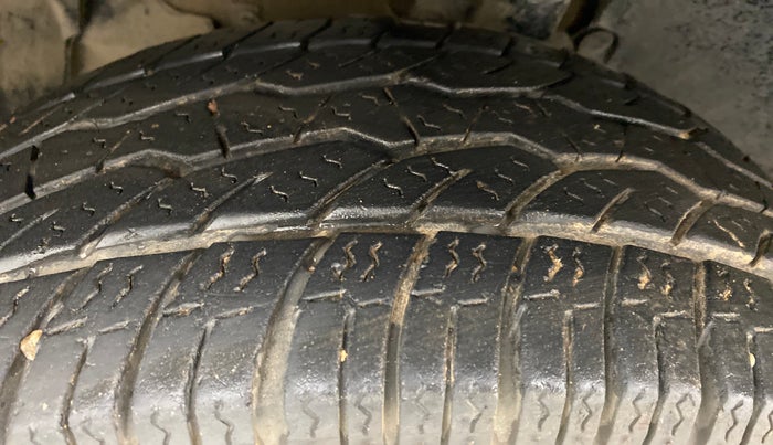 2013 Renault Duster 85 PS RXL, Diesel, Manual, 80,518 km, Left Front Tyre Tread