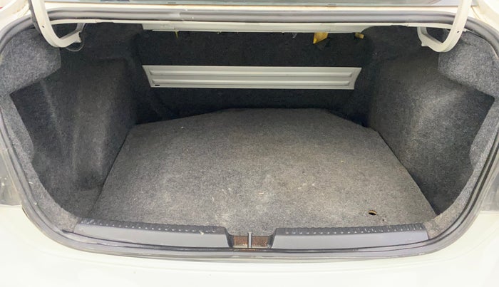 2016 Volkswagen Vento HIGHLINE PETROL AT, Petrol, Automatic, 58,985 km, Boot Inside