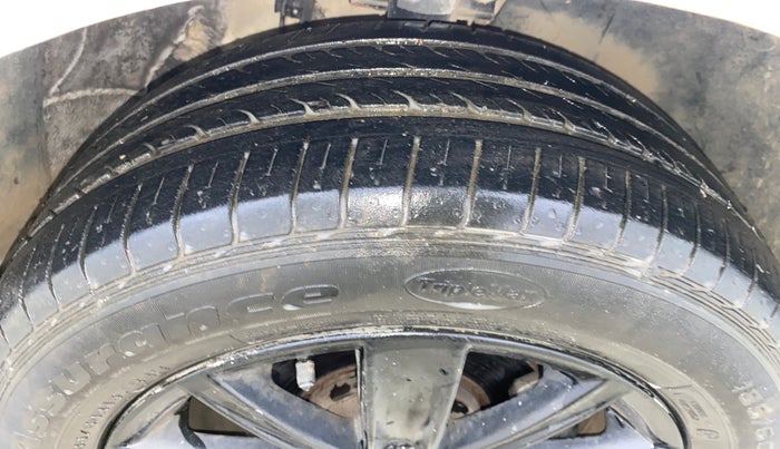 2016 Volkswagen Vento HIGHLINE PETROL AT, Petrol, Automatic, 58,985 km, Right Front Tyre Tread