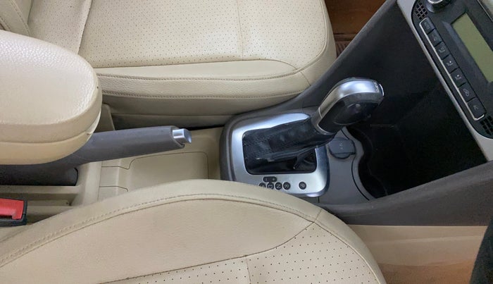 2016 Volkswagen Vento HIGHLINE PETROL AT, Petrol, Automatic, 58,985 km, Gear Lever