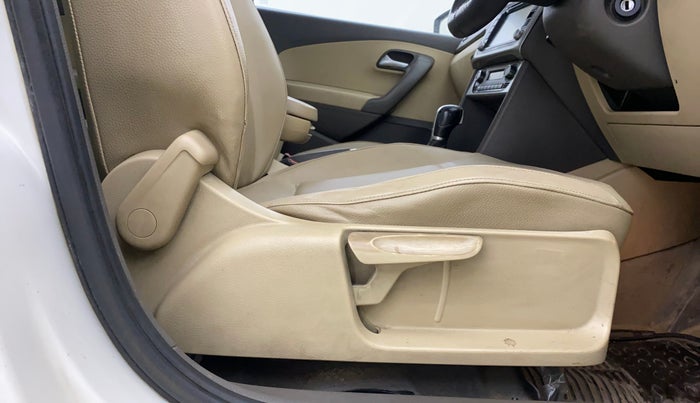 2016 Volkswagen Vento HIGHLINE PETROL AT, Petrol, Automatic, 58,985 km, Driver Side Adjustment Panel