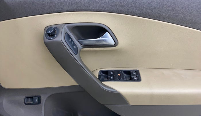 2016 Volkswagen Vento HIGHLINE PETROL AT, Petrol, Automatic, 58,985 km, Driver Side Door Panels Control